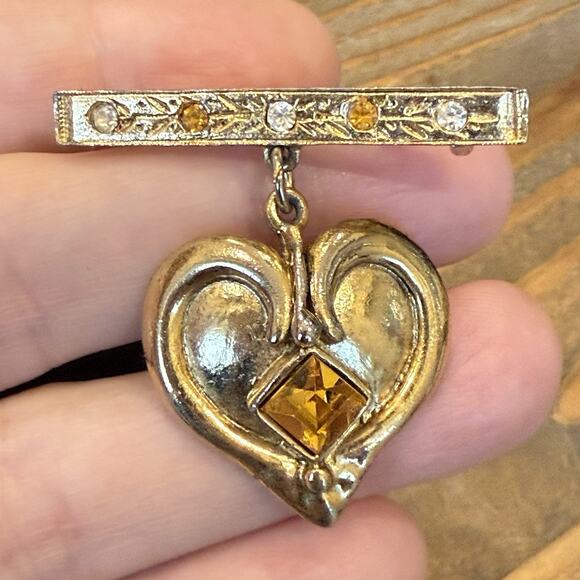 VTG Victorian Revival Bar Pin Brooch Dangle Sweetheart Heart Charm Gold Tone - Picture 2 of 9